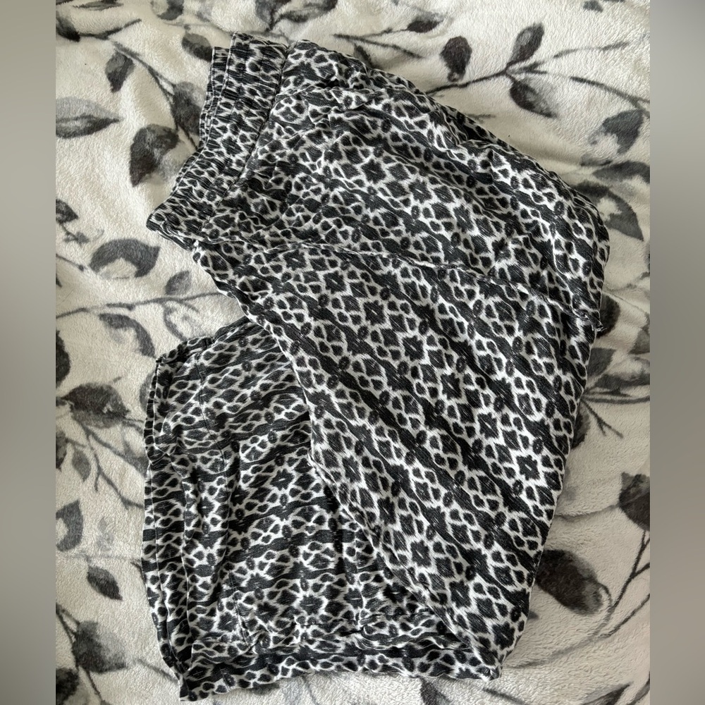 Lord & Taylor Monochrome Patterned Pants